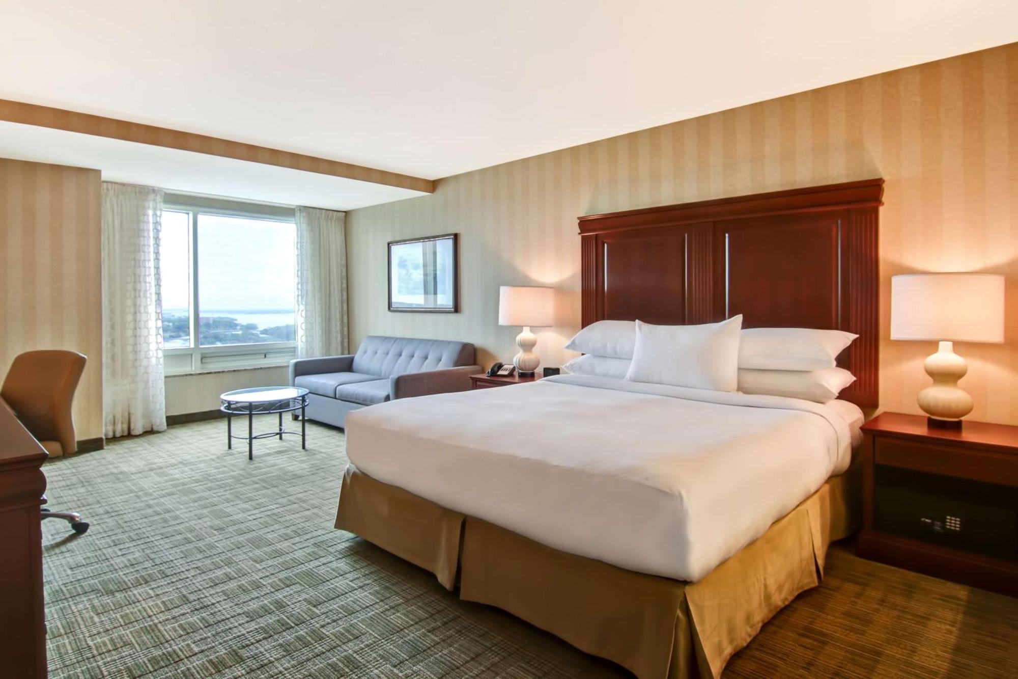 Doubletree Fallsview & By Hilton - 4*